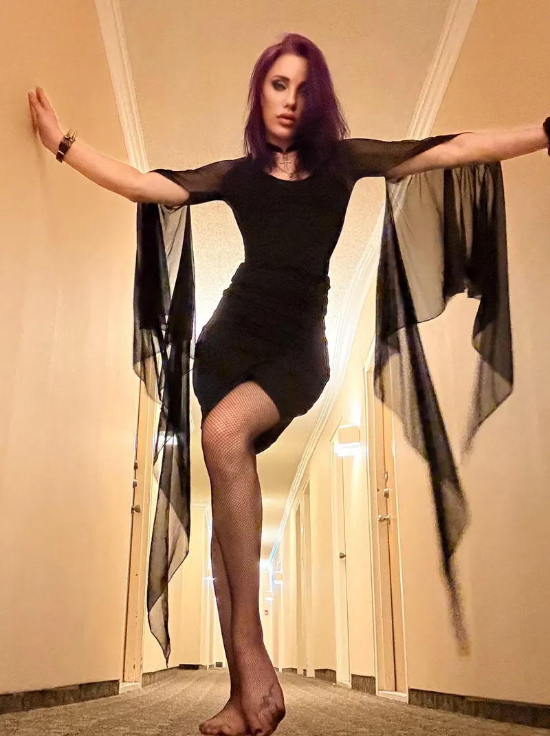Thumbnail Witchy legs