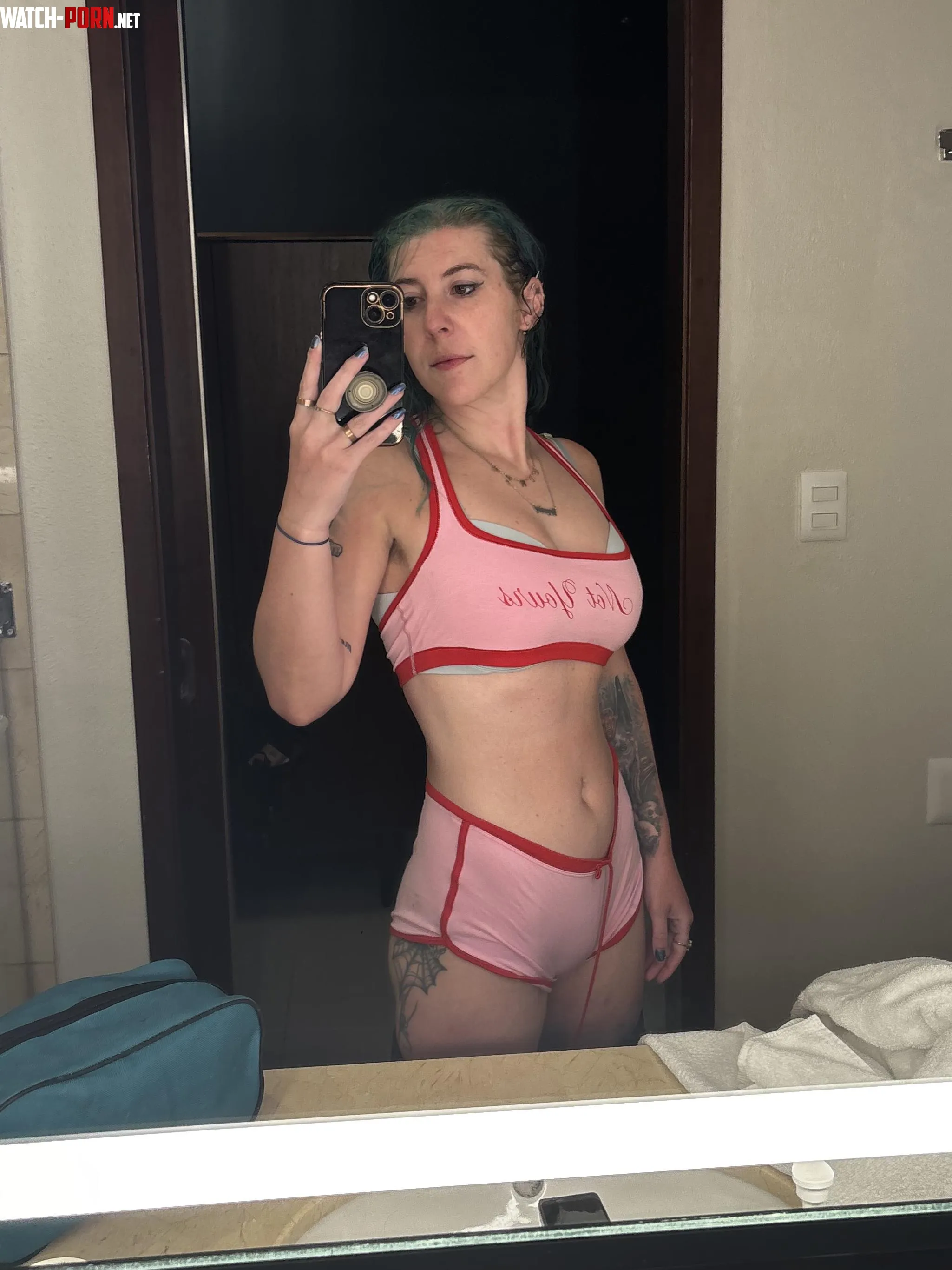 Tatted in pink by sirenskiss3
