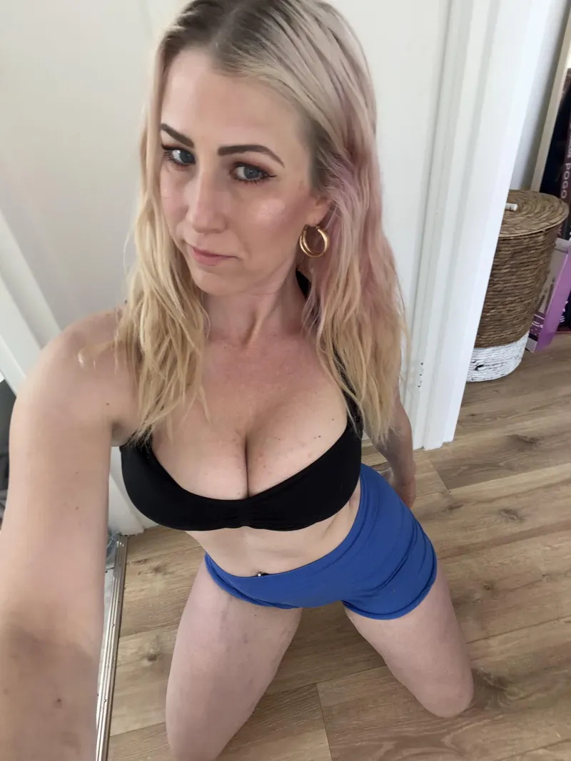Thumbnail Just your cute classy lady 👋😘