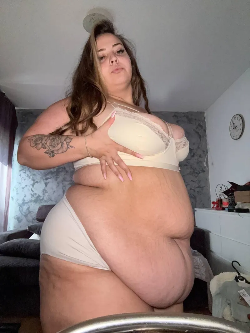 Thumbnail the hanging belly after a big meal is so sexy