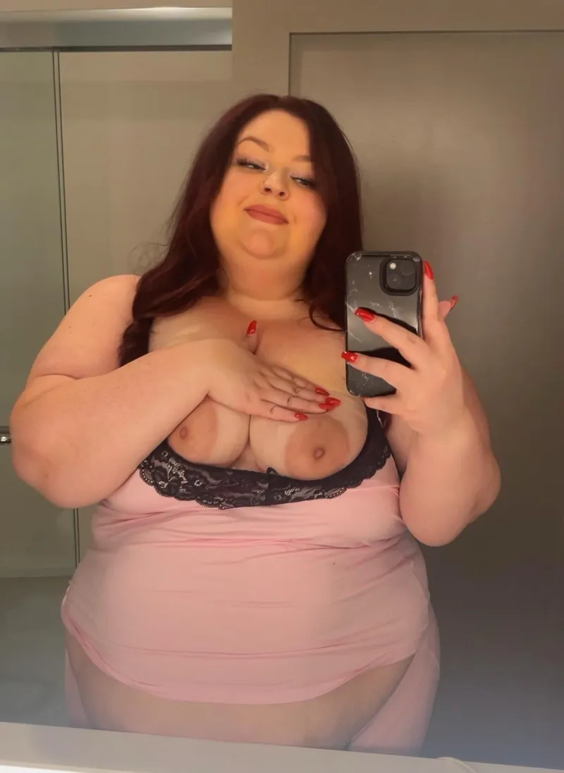 Thumbnail I’m sweet and innocent in public. & a massive slut on the internet 😈
