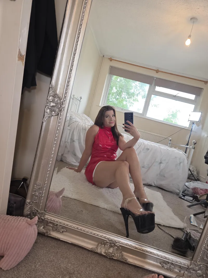 Thumbnail Legs that go on forever