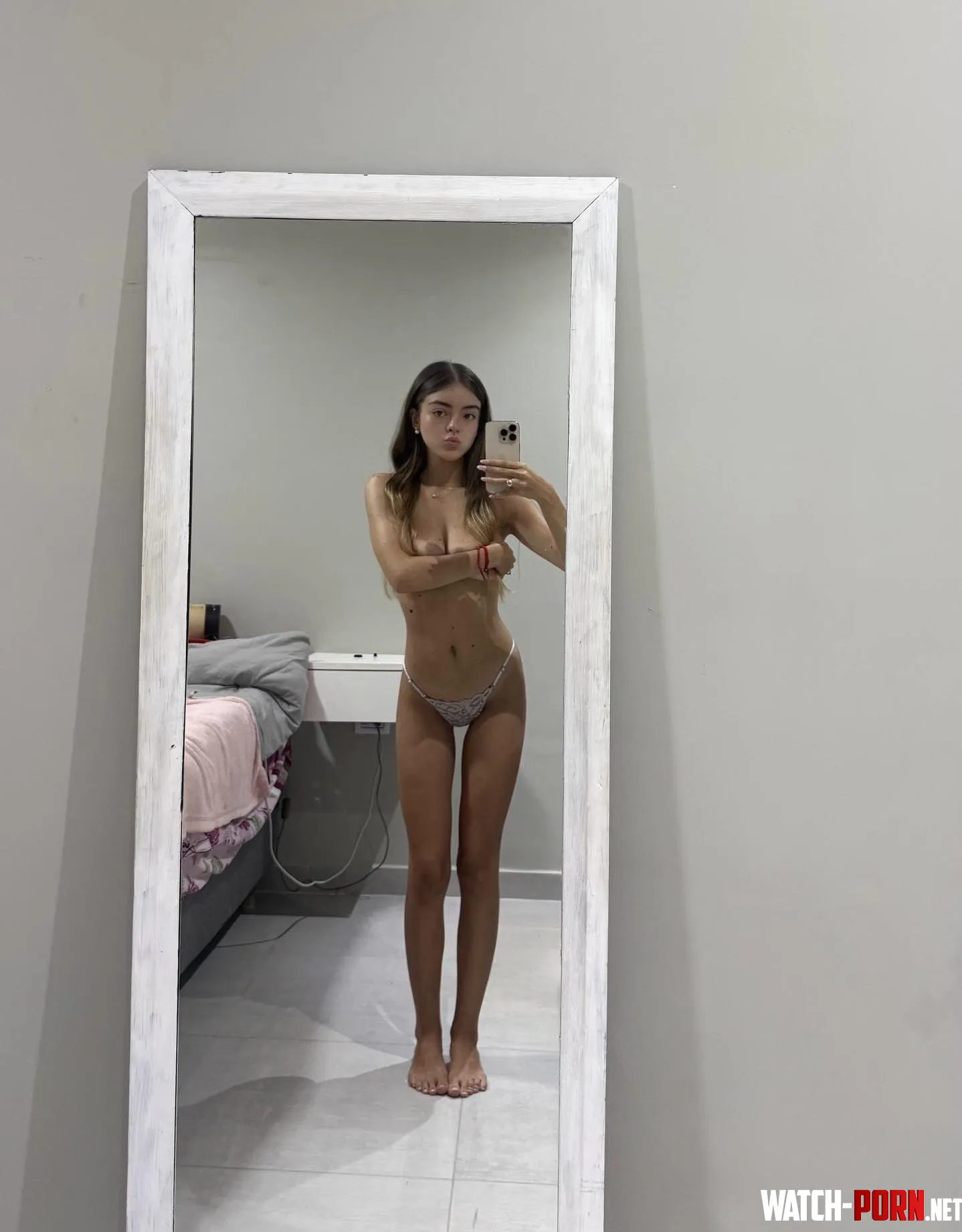 u still into petite girls like me? by xPeachieLovve