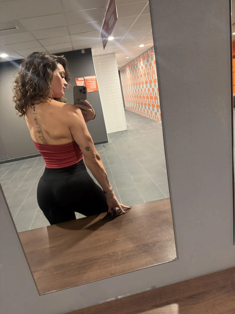 Thumbnail Quick mirror selfie