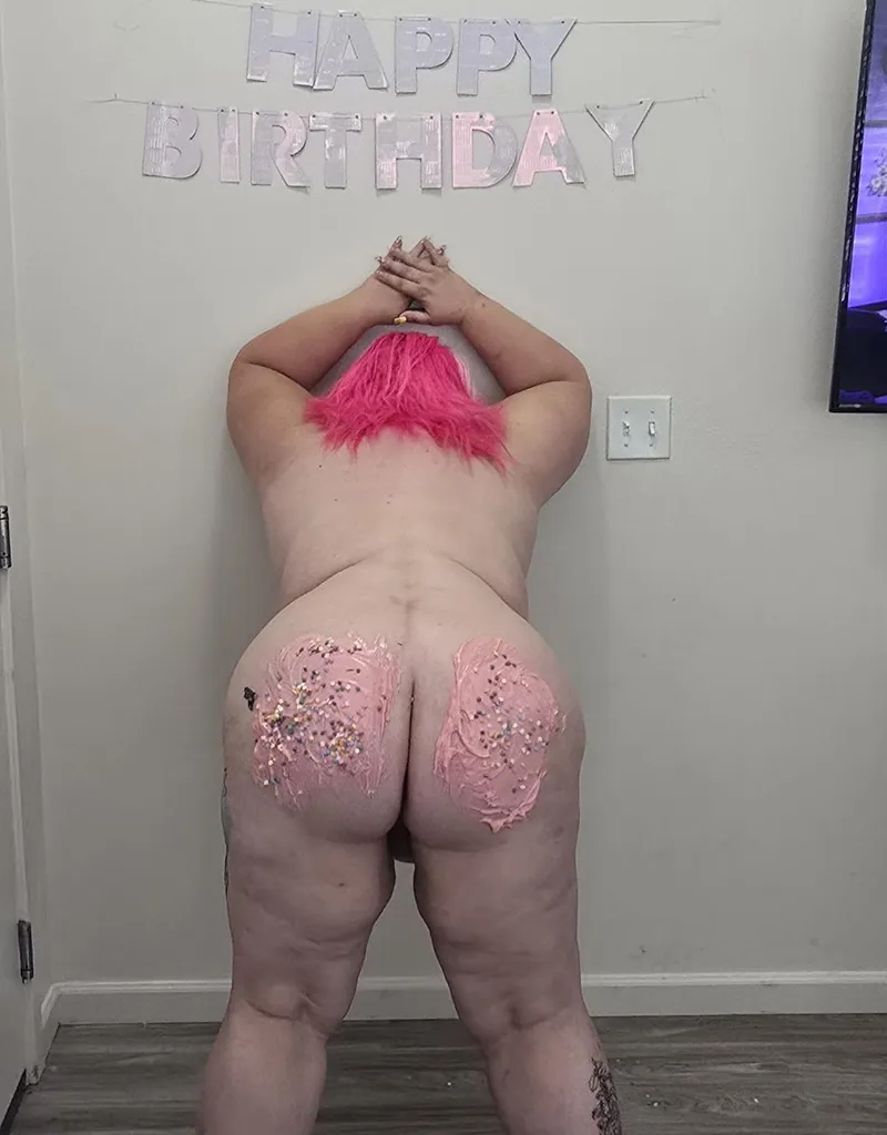 Thumbnail And since my birthday isn't just a few days, I've decided to serve a little cake