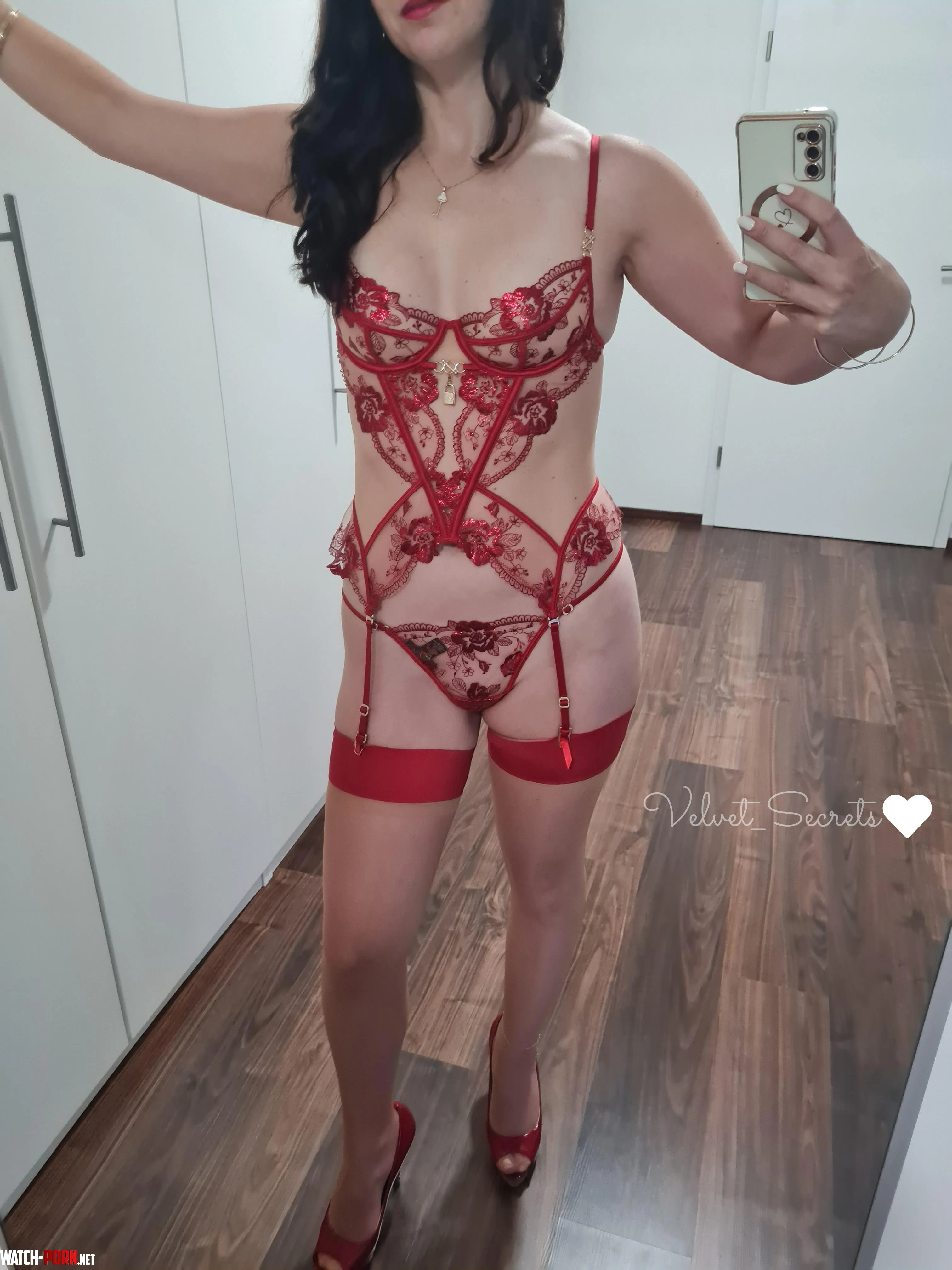 Red corset and stockings by _Velvet_Secrets