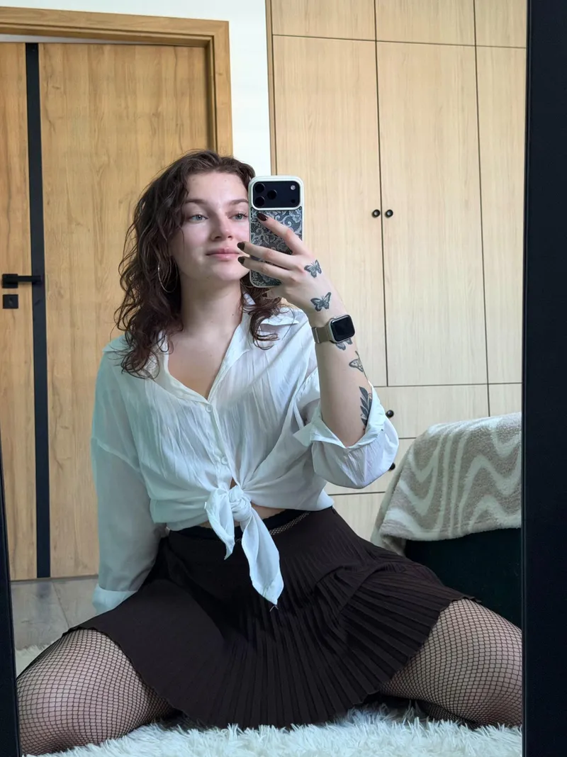 Thumbnail Can I reveal my pussy to you