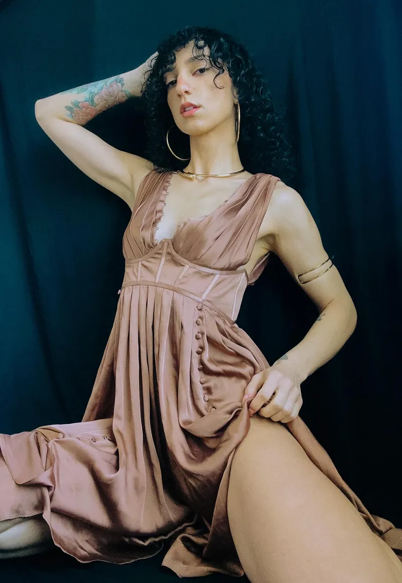 Thumbnail come look under my dress (;