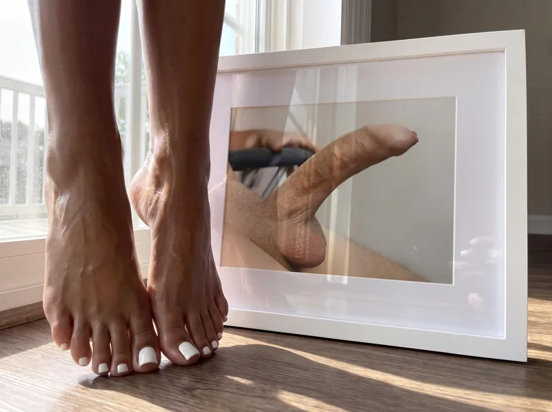 Thumbnail Appreciating a portrait I shot of hubby 📸😏😍 [oc]