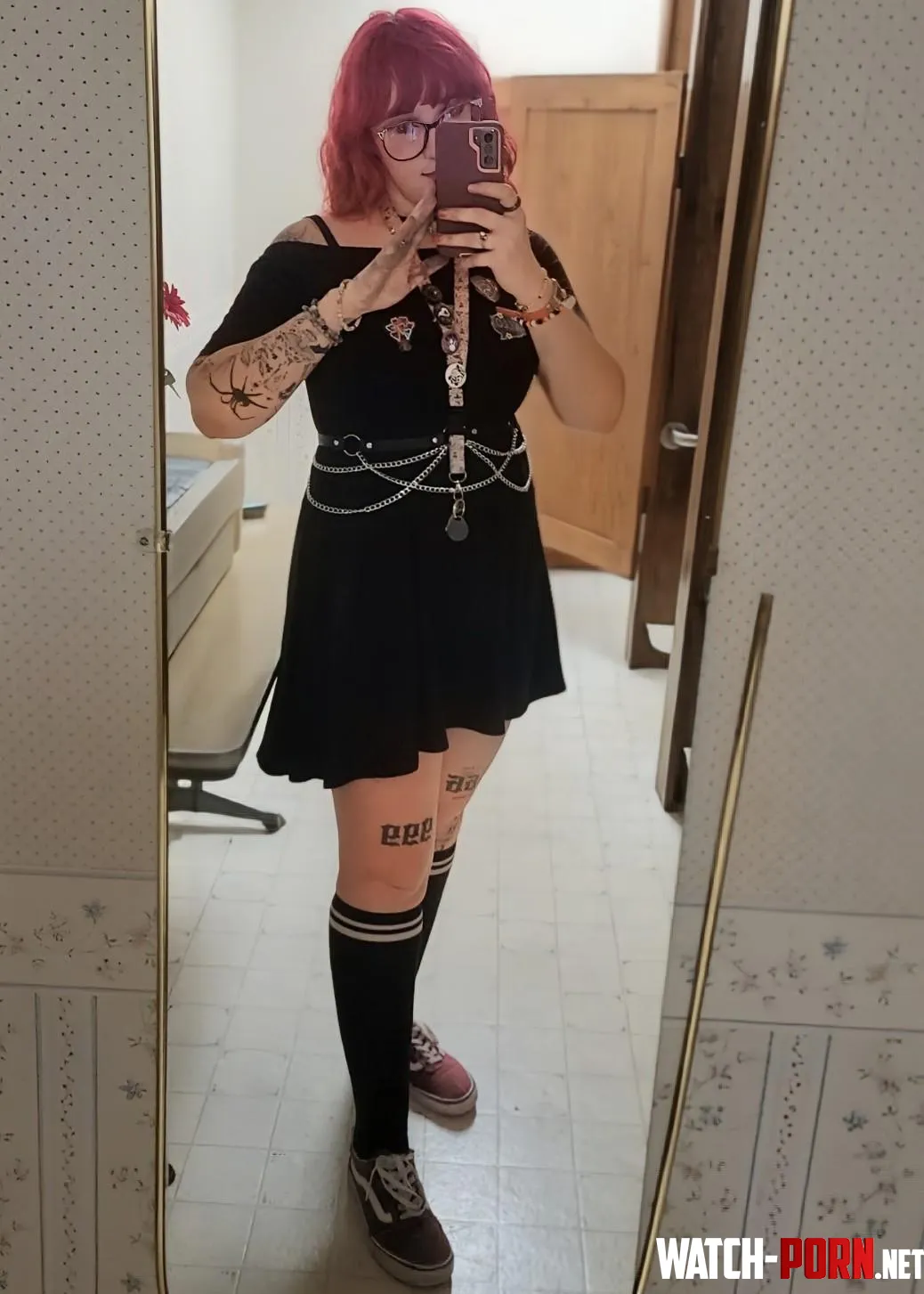 Showing off the emo fit by meghan_rain