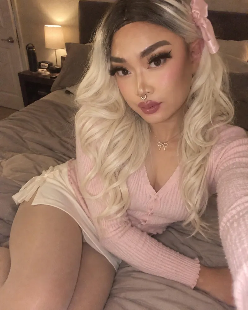 Thumbnail Be honest, we're both drunk and I crash at yours, I tell u I'm not gay and have a gf but give you this look, what u doing?
