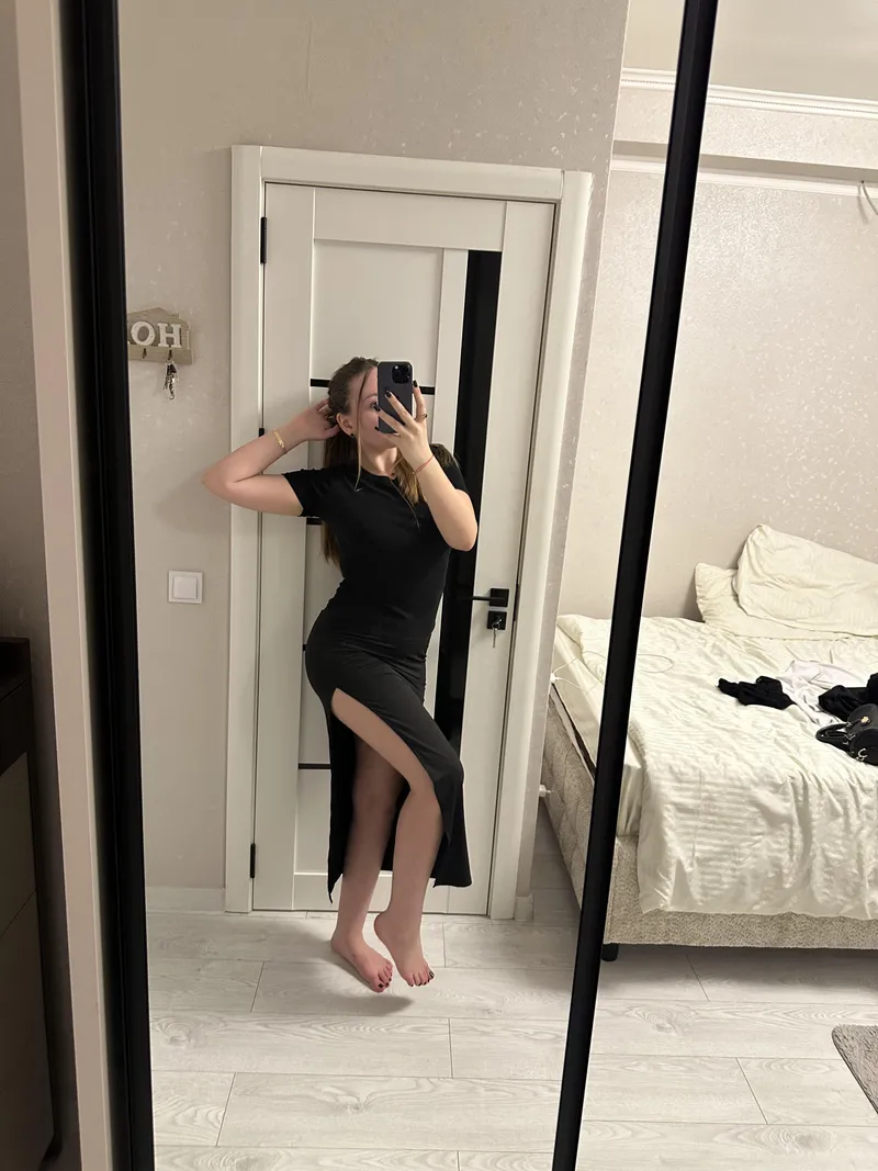 Thumbnail Mirror dress selfie