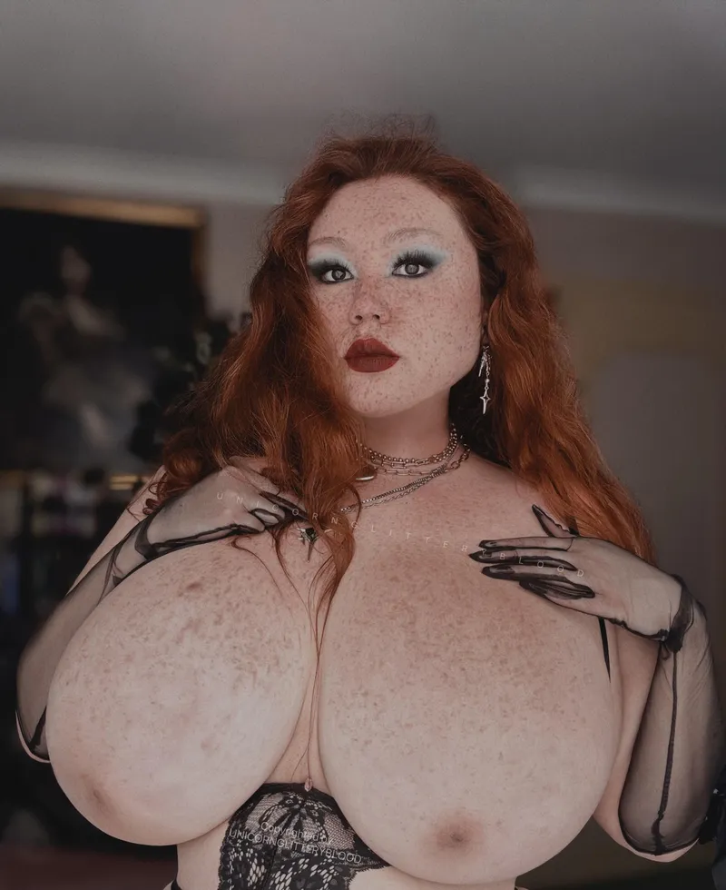 Thumbnail lady dimitrescu vibes