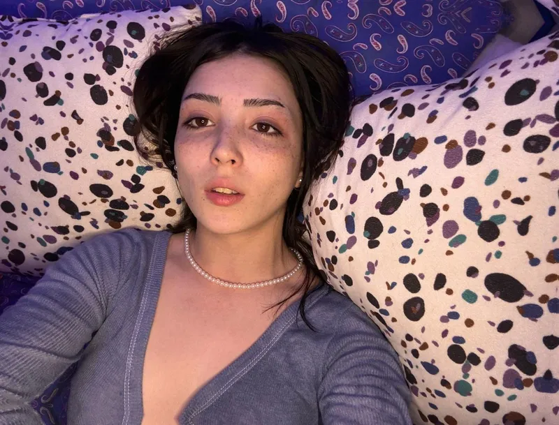 Thumbnail As this shy femcel 18 year old who has zero experience with guys and trembles around new people I put on some punk clothes hoping it hides how bad I feel about myself and maybe someone here will talk to me about music or just be a friend first