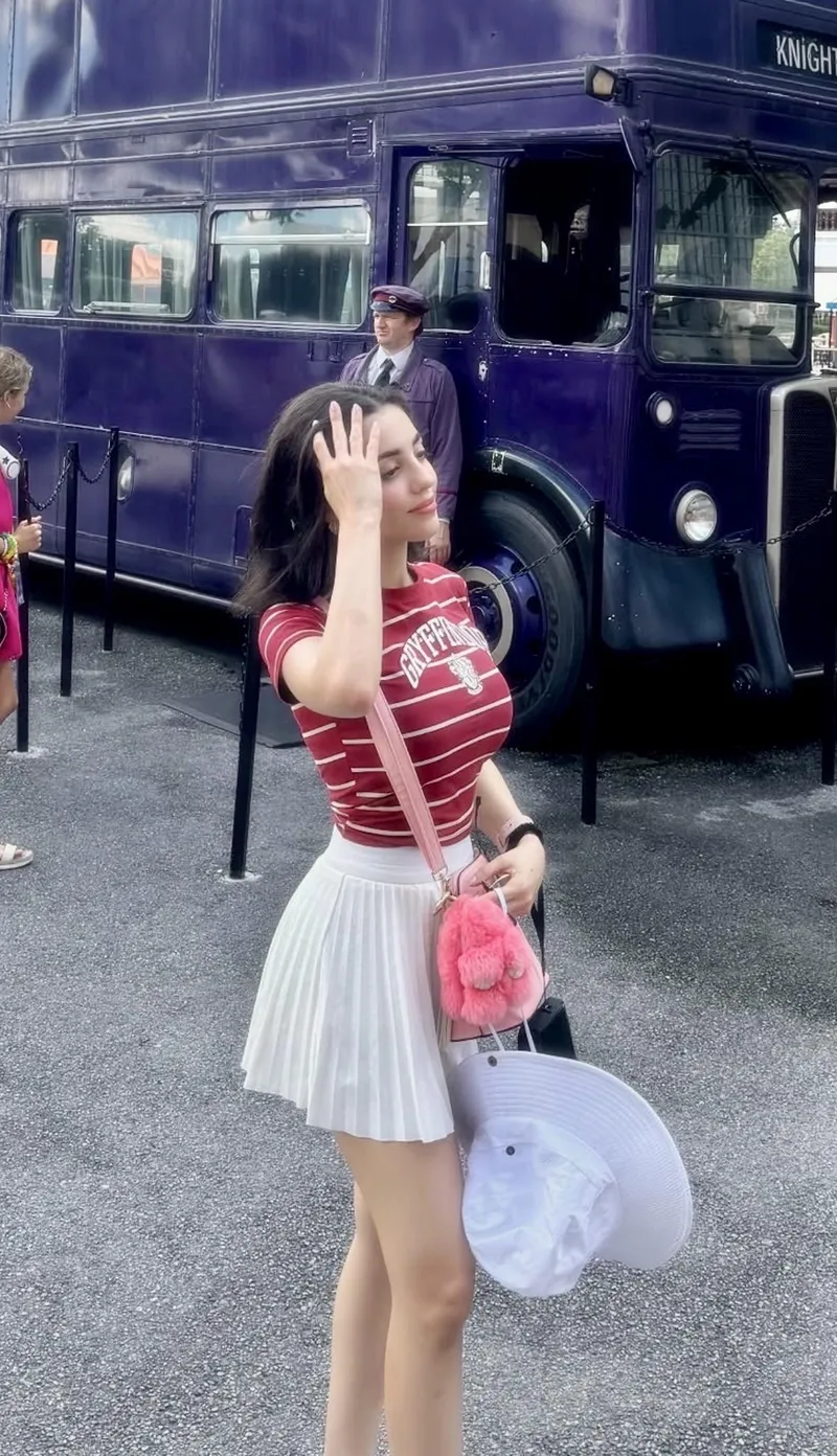 Thumbnail Skinny Busty