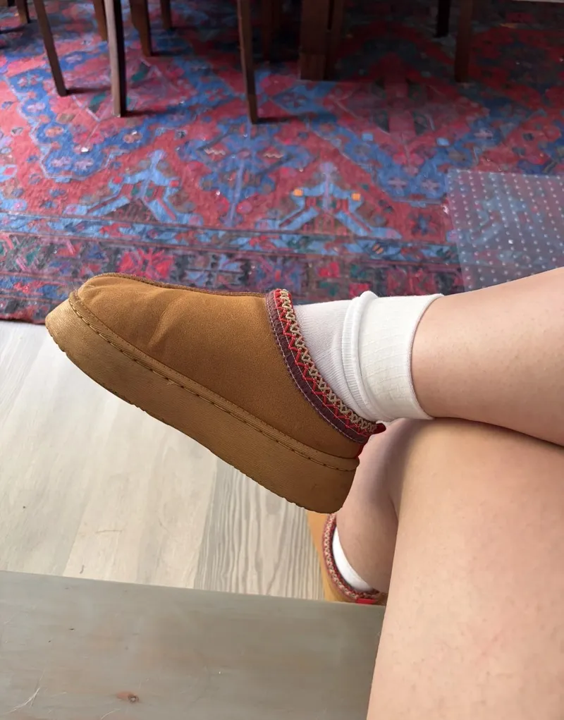Thumbnail finally time to break out my fall shoes 🍂 (oc)