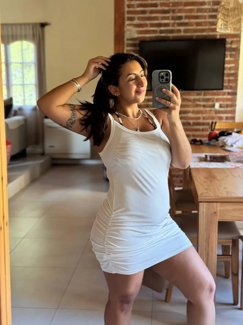 Thumbnail do older guys think Im a total babe?
