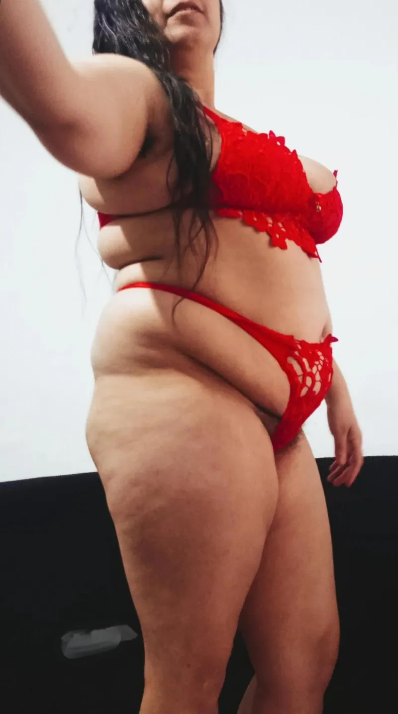 Thumbnail Red and mombod