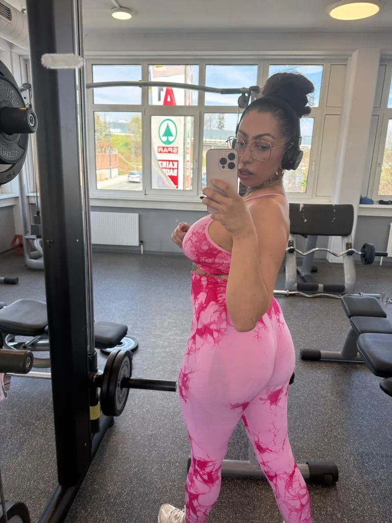 Thumbnail glute still in progress....