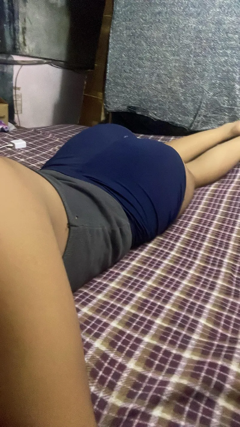 Thumbnail Imagine im laying like this and u walk in🥵
