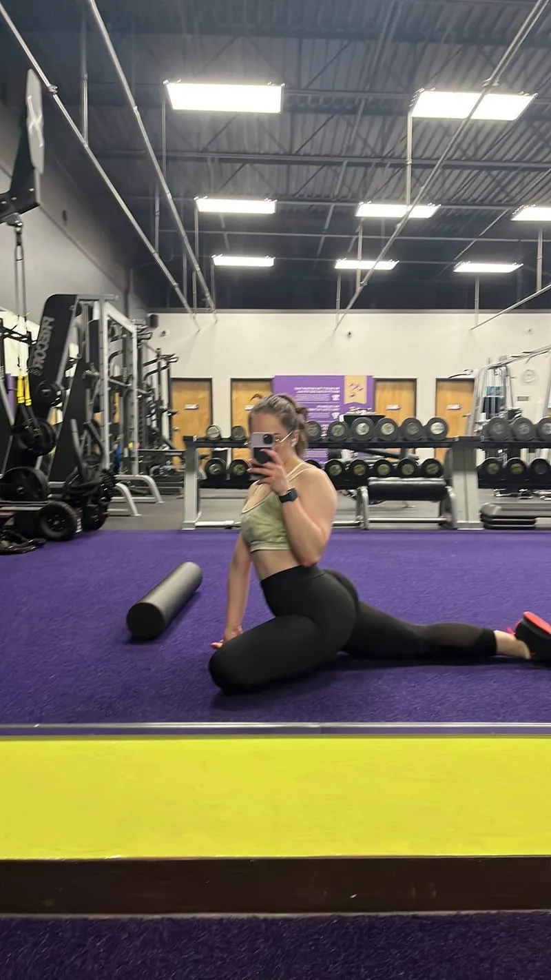 Thumbnail post leg day roll out!