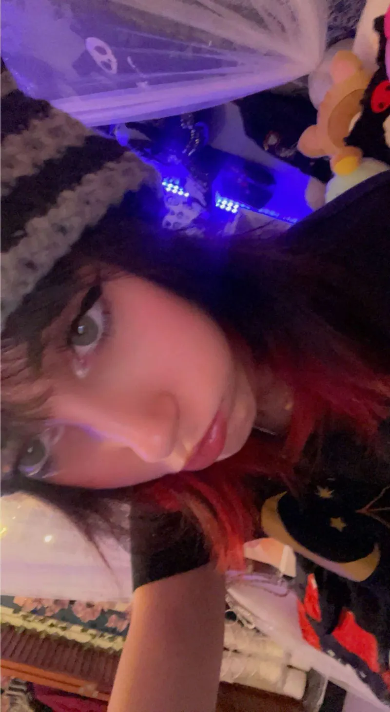 Thumbnail messy punk vibe