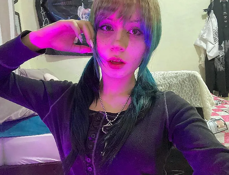 Thumbnail teal hair feels too short