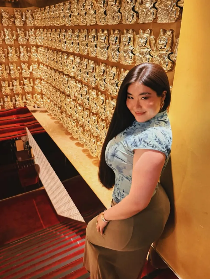 Thumbnail Asian sideboob