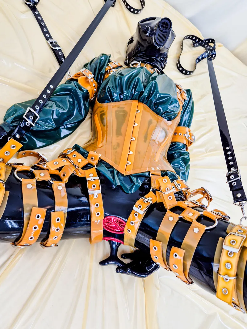 Thumbnail Heavy latex and integrated condoms