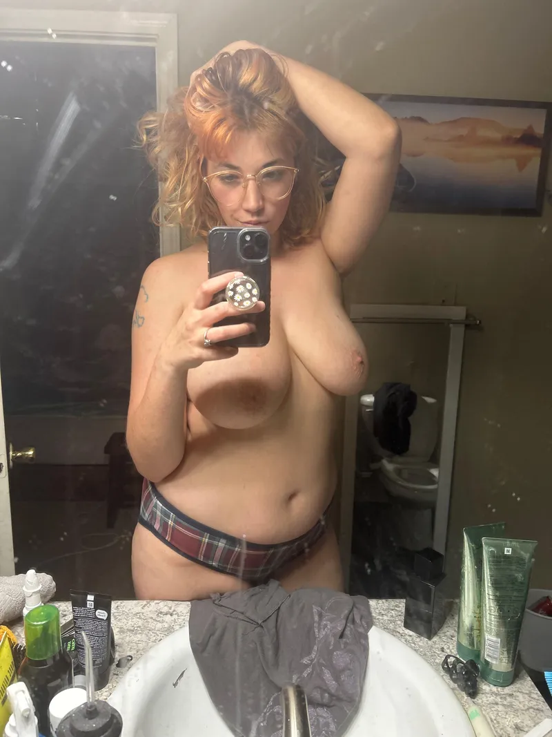 Thumbnail Who’s up for some fun before work? 26f milf snap:sunflowergobl1n tele:boobeahrr