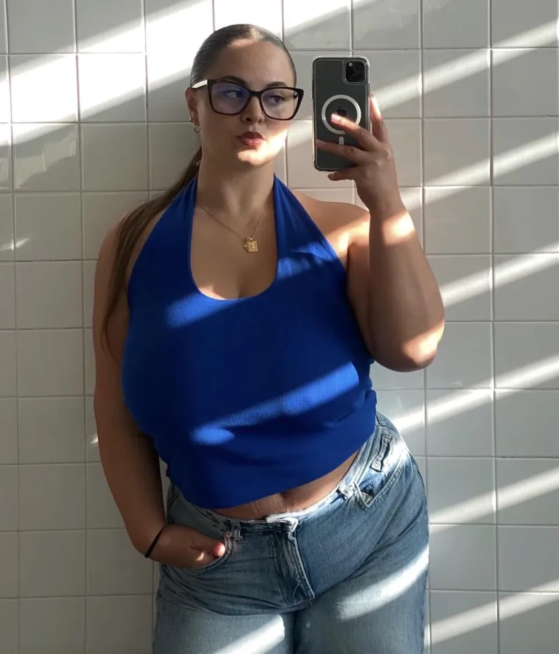 Thumbnail Busty selfie