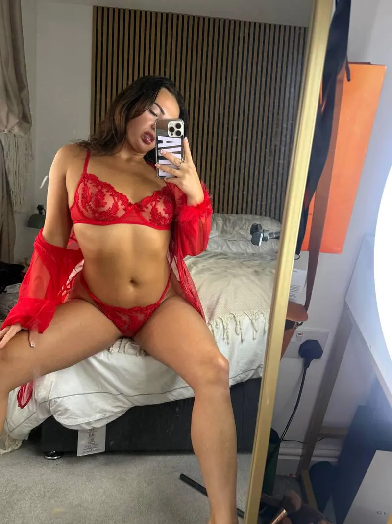 Thumbnail When she’s built like a curvy fuckdoll