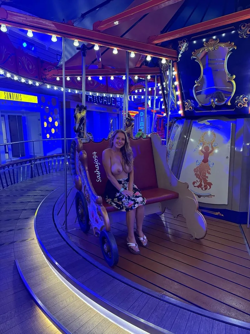 Thumbnail MILF tits on the cruise ship