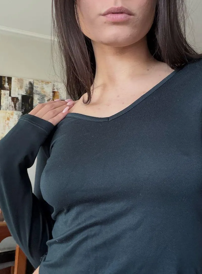 Thumbnail What gives away the missing bra faster, shape or movement?