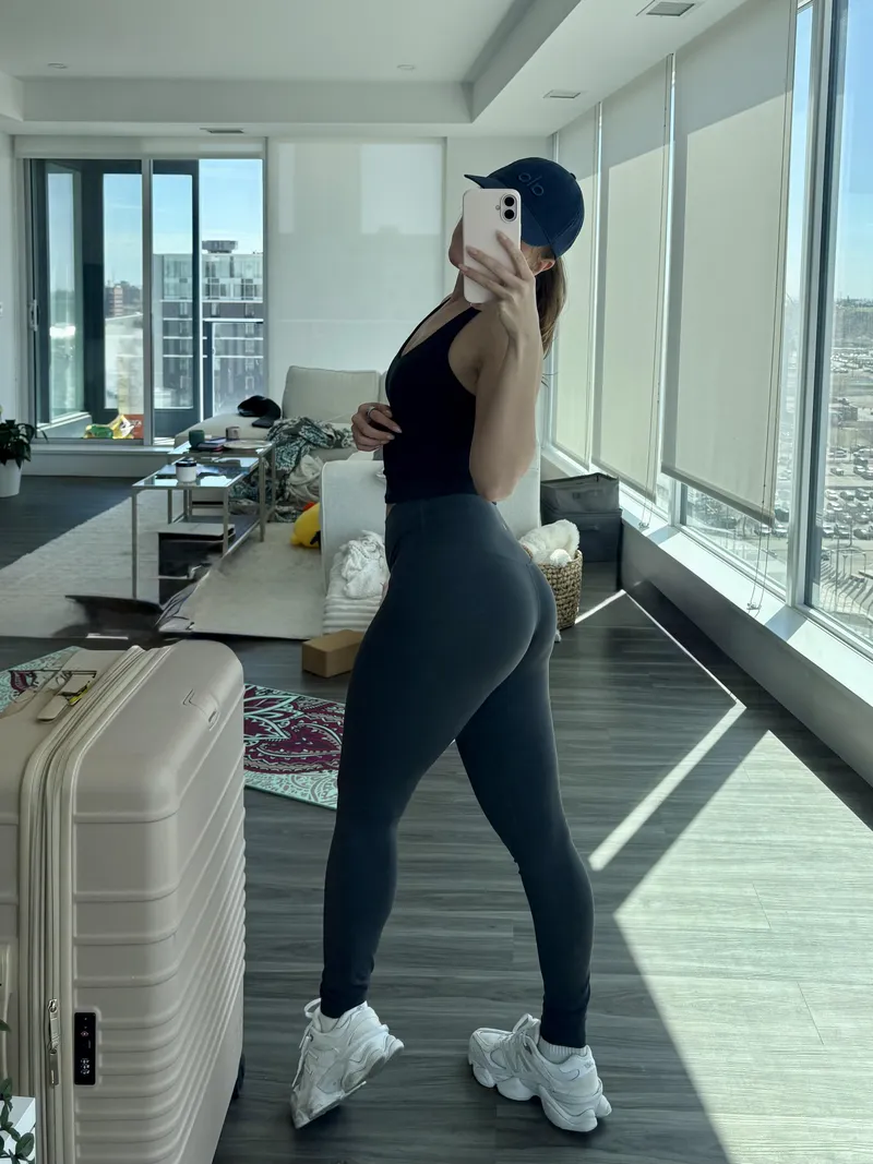 Thumbnail leggings are a perfect airport fit