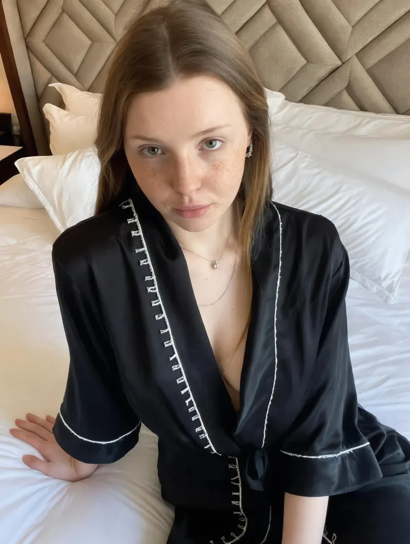 Thumbnail be fr, do i look innocent or am i very far from that?