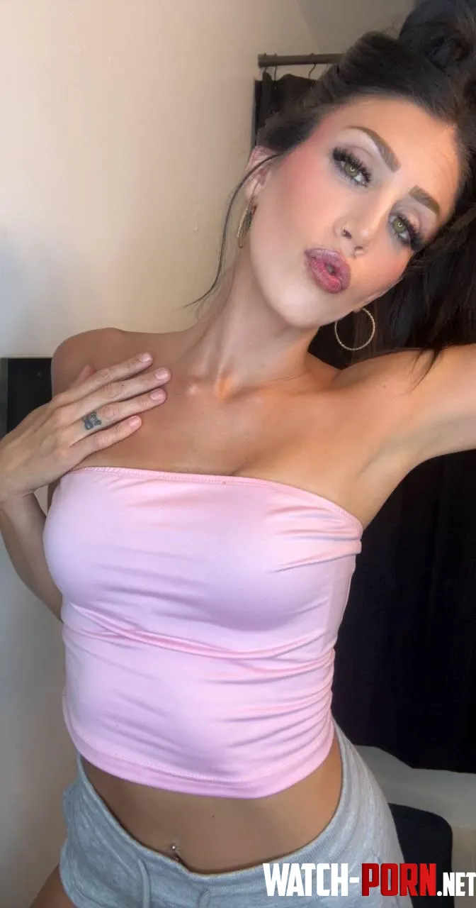 Men of Reddit… I’m 30. Are you younger or older while cumming to me? by ChloeJadeOnly