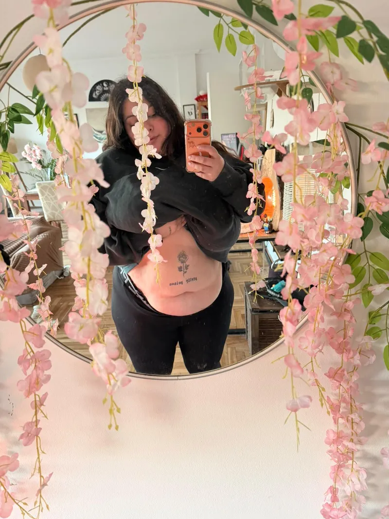 Thumbnail Getting harder to hide this belly by KimJaxx