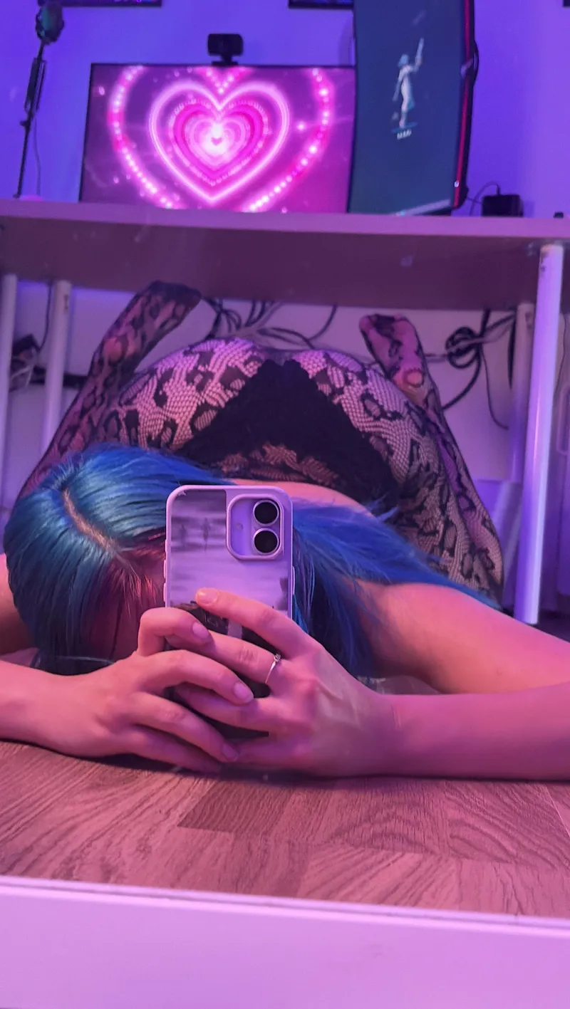 Thumbnail Oh no I hope I dont find a hot guy behind me