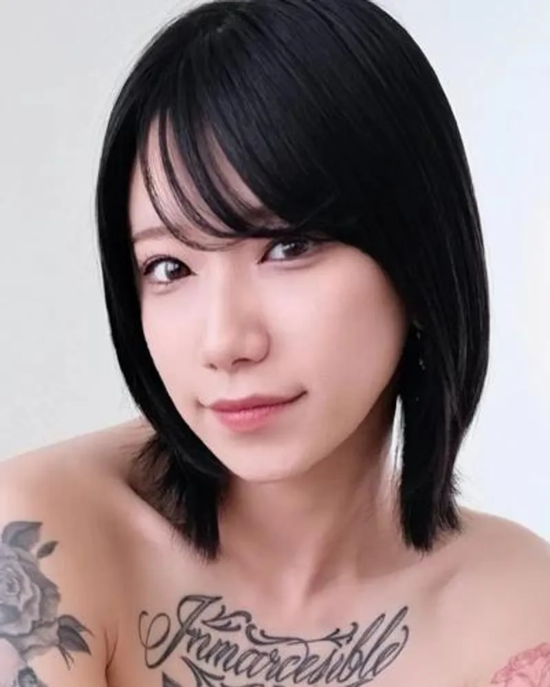 Thumbnail Does anyone know what Yuuki Hiragi's tattoo is supposed to mean? It looks like it says Inmarcesible.