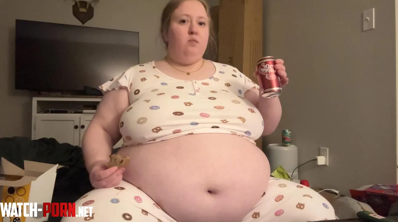 my belly is getting sooo round by livestockprincess
