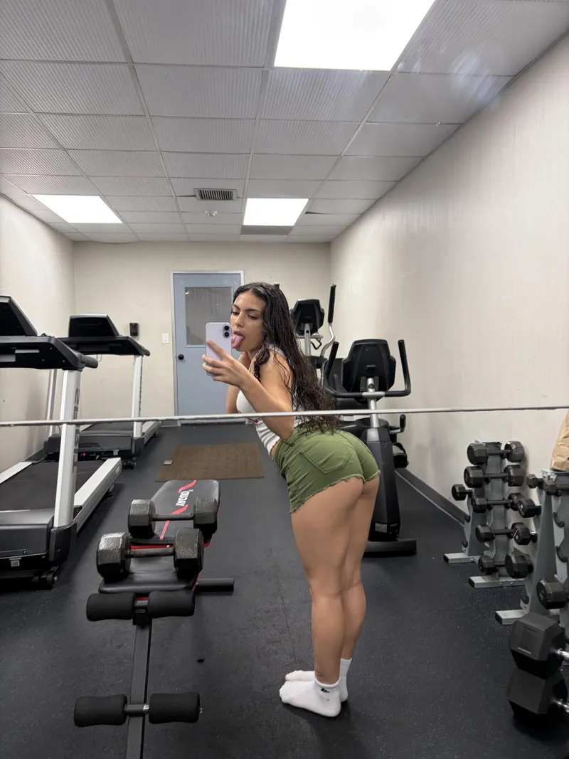 Thumbnail smol girl, big attitude. 4’11” of trouble 🥰