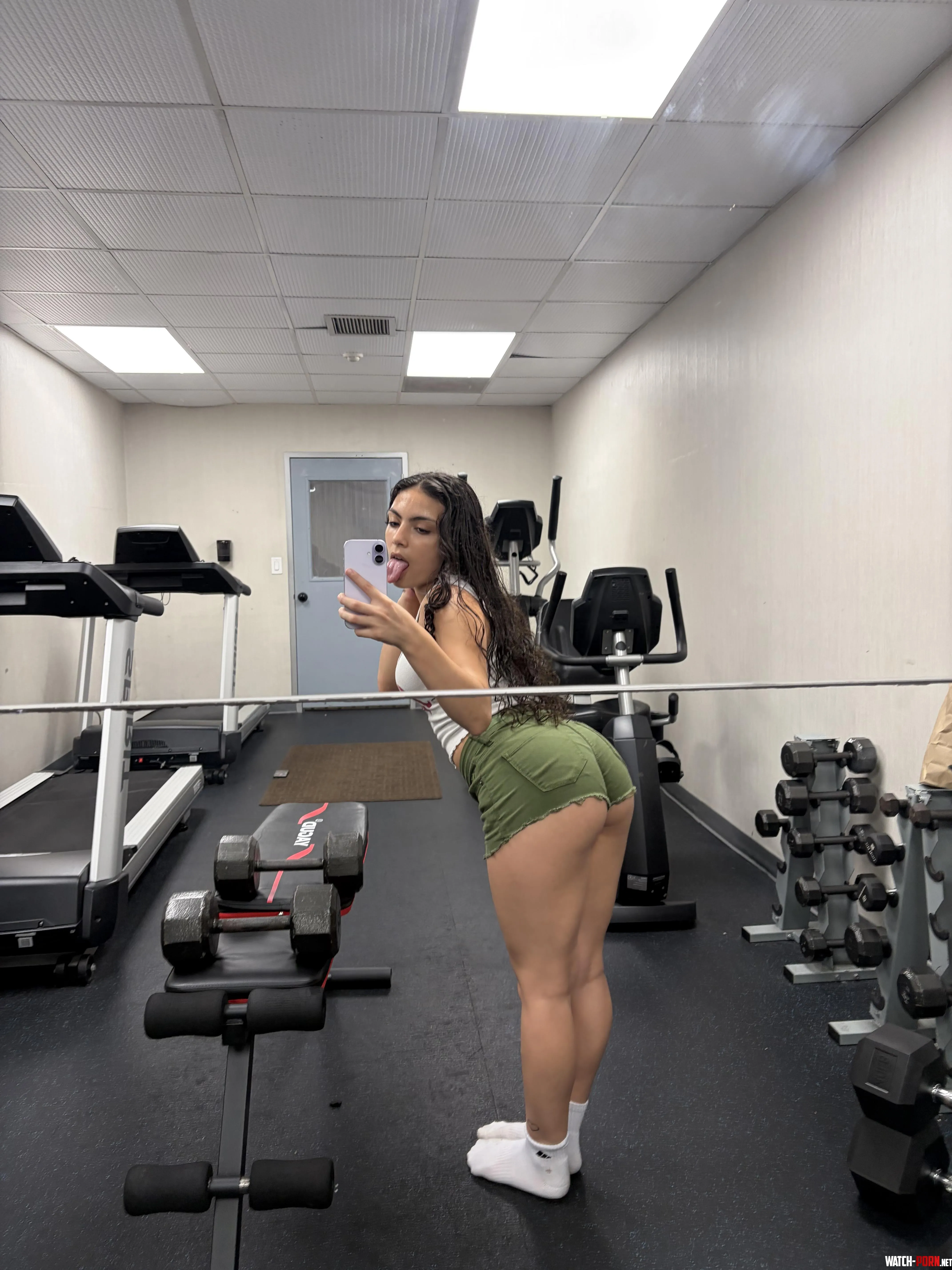 smol girl, big attitude. 4’11” of trouble 🥰 by numbuniverse