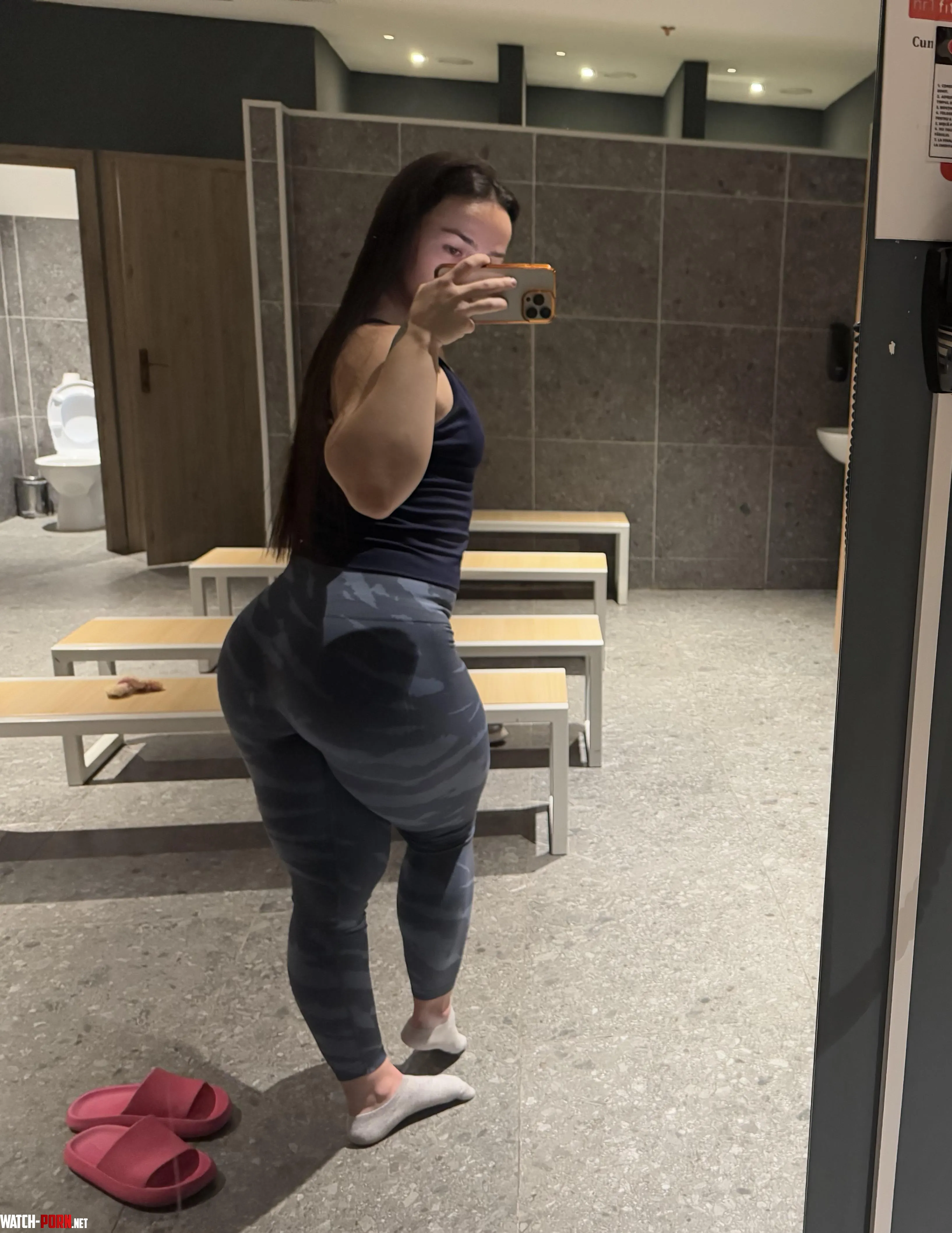 Thick strong booty by quadsqueen