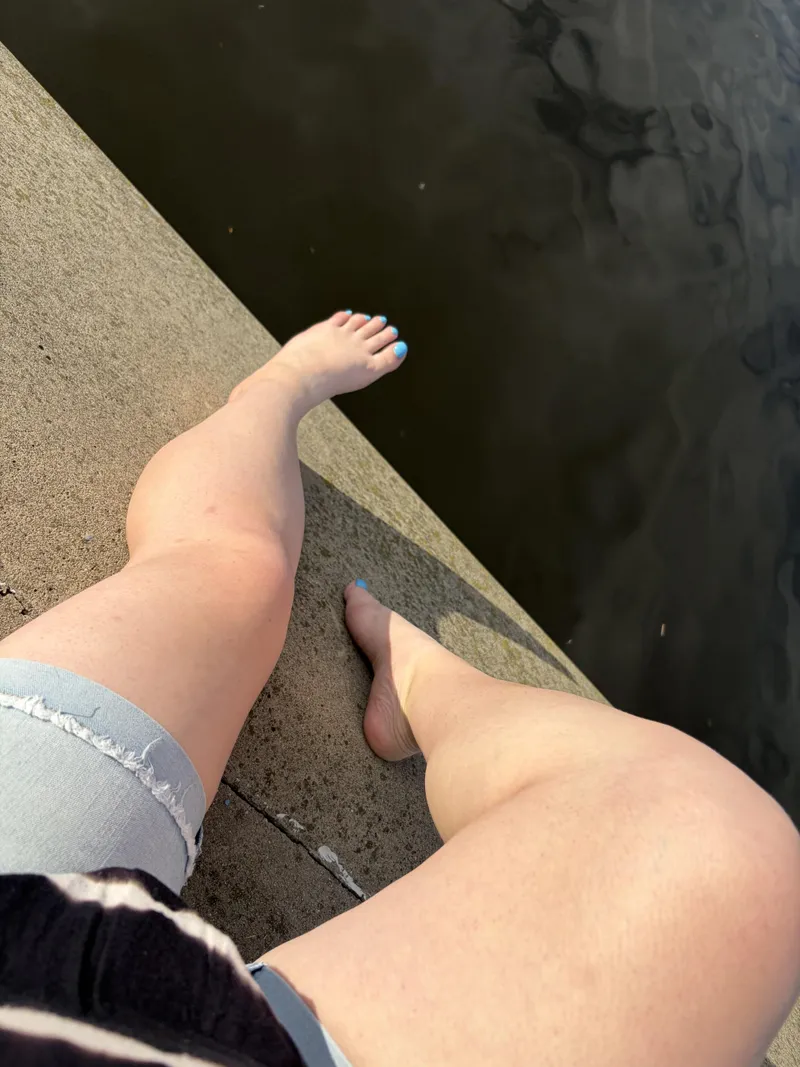 Thumbnail Nothing like a little ocean breeze between my toes OC