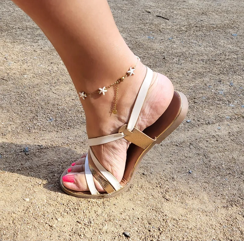 Thumbnail [OC] Just imagining all the things this elegant foot will make you do later... What's on your mind ?😉🖤