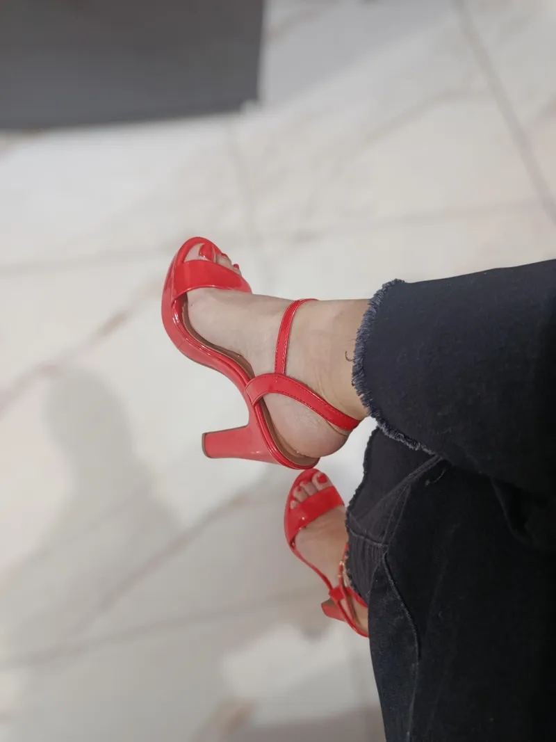 Thumbnail (oc) Prove you're a good boy and you'll see how my heels can pleasure you 😈