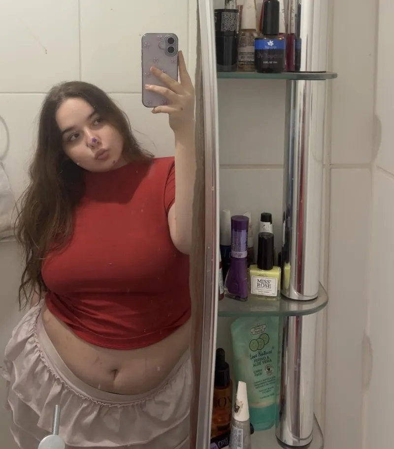 Thumbnail I don’t fit my mirror 🤭 by Cyannn0