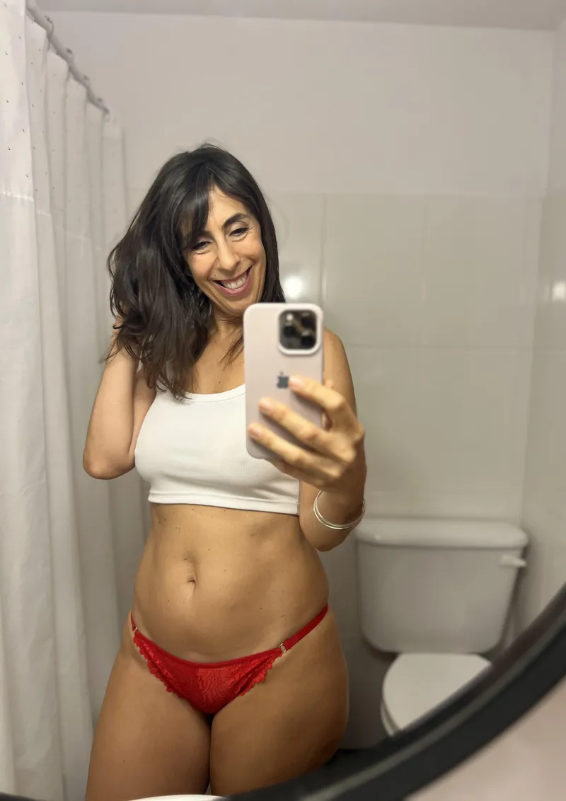 Thumbnail Mirror selfie time!