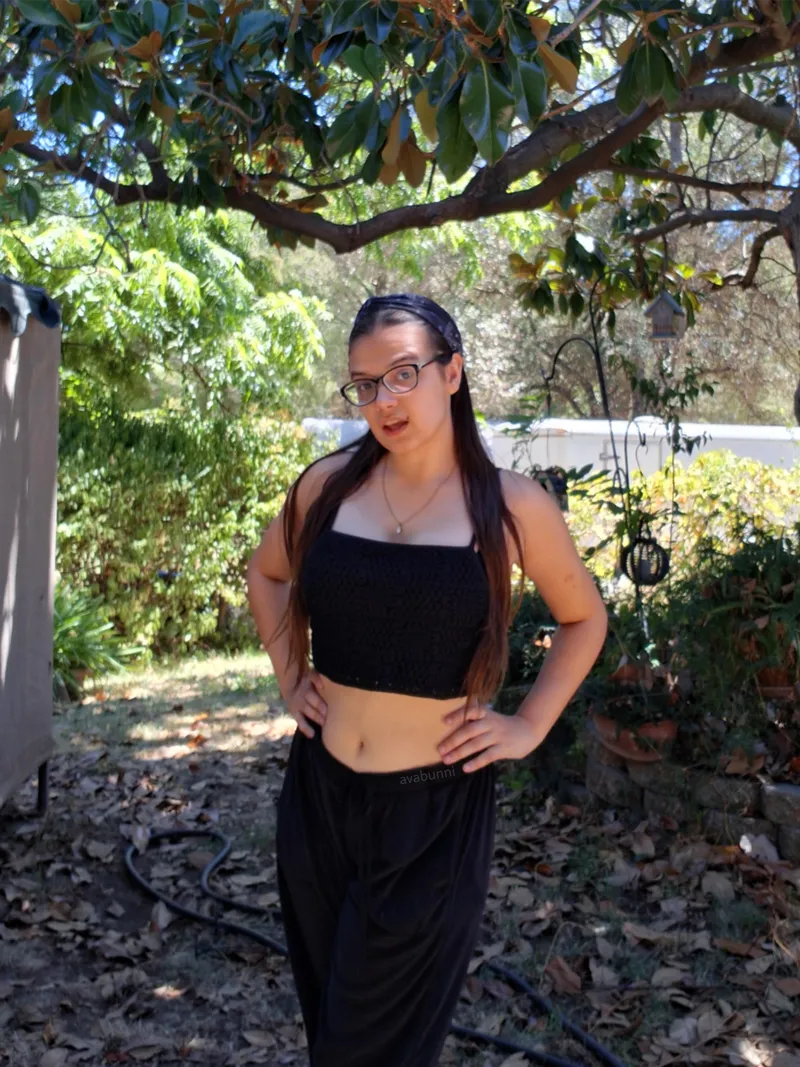 Thumbnail A beautiful day to wear a croptop